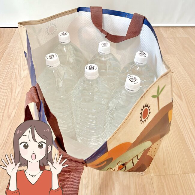 2Lペットボトルが6本も入った！カルディの“大容量エコバッグ”250円とは思えない優秀さです！「まとめ買いするときに便利」「たくさん買い物しても大丈夫」