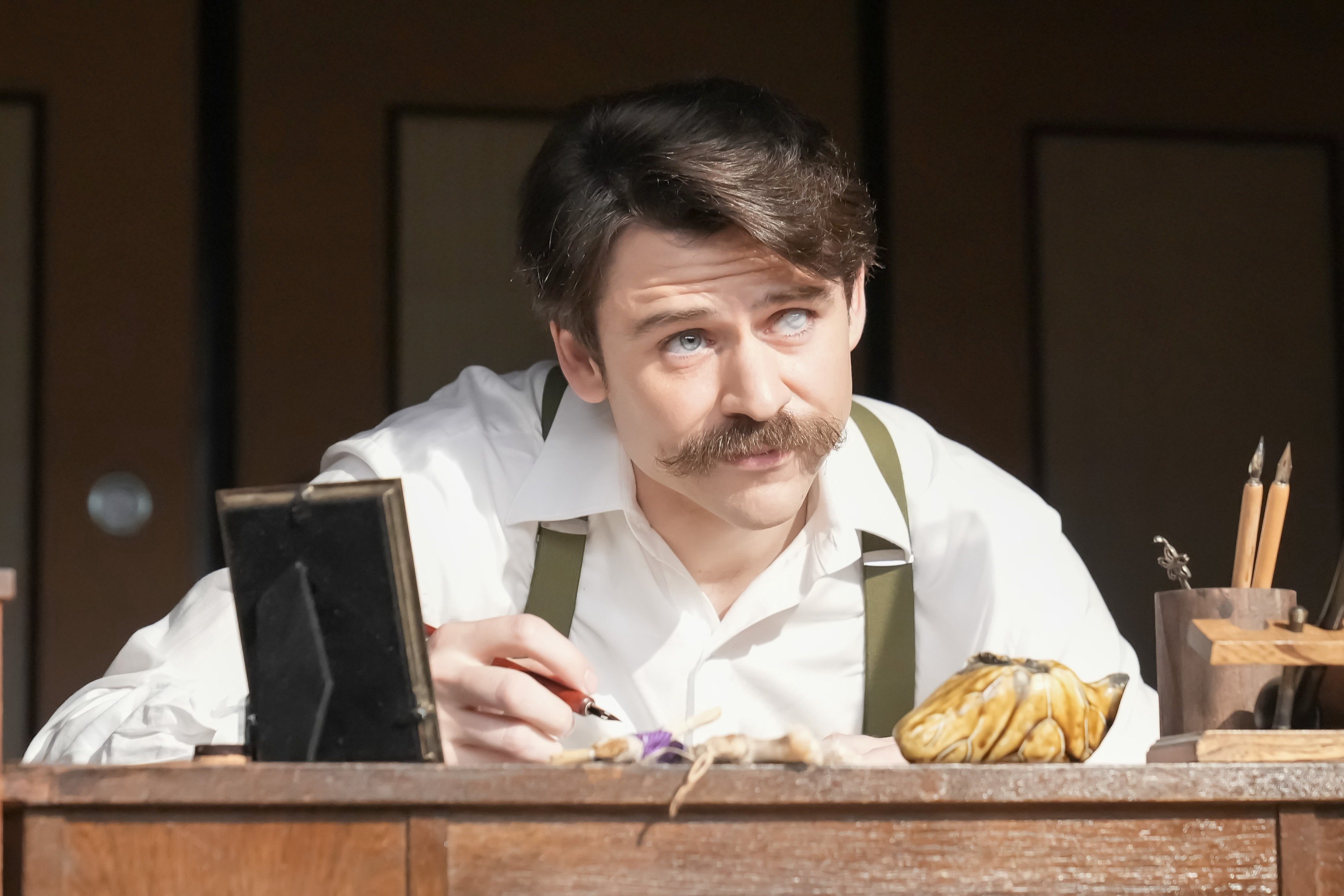 激変タエさま(北川景子)お茶も出せば、パイナップルも切る!トキ(高石あかり)と喜ぶ顔が少女のように愛らしい〈ばけばけ第39回〉