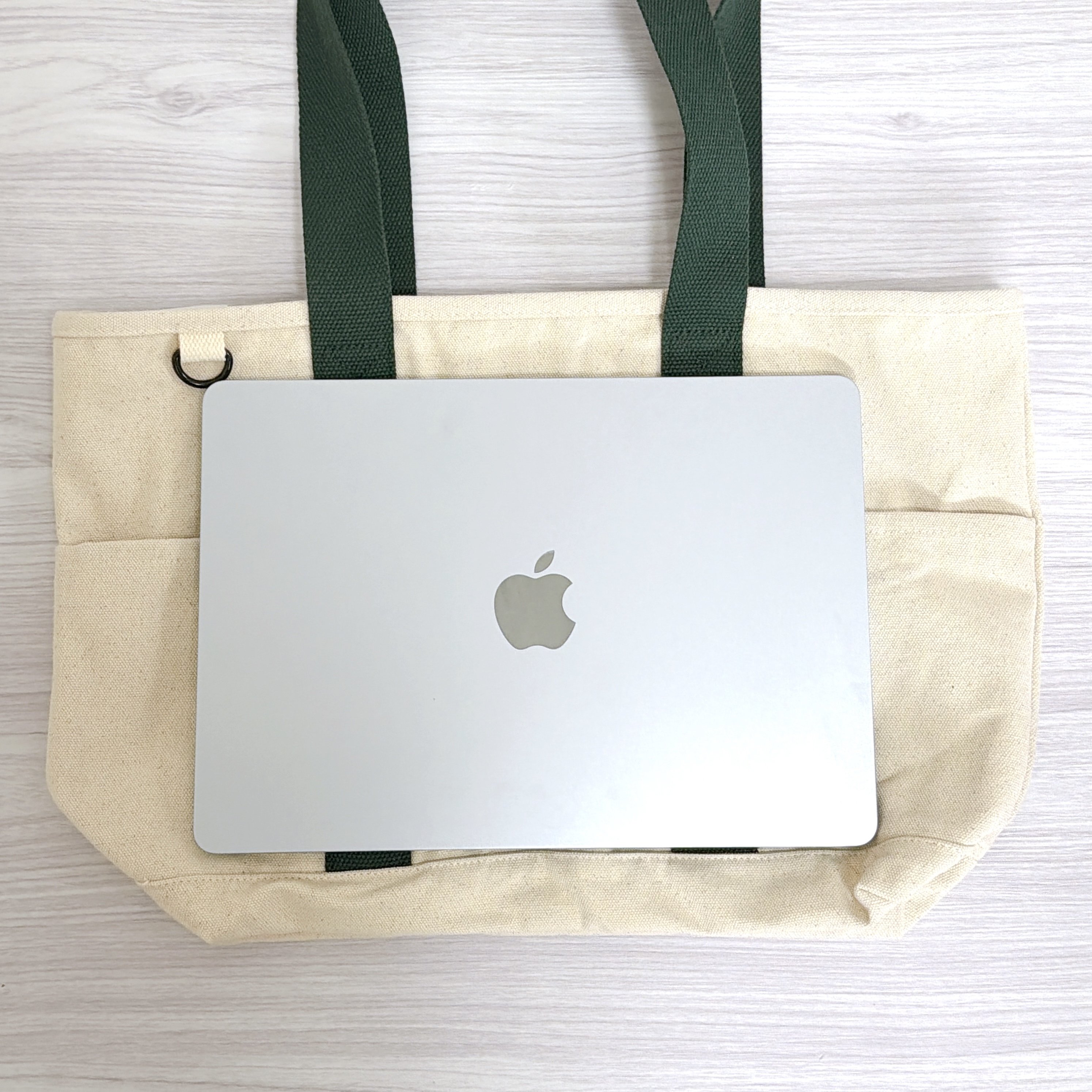 1泊分の荷物が入った…！スターバックスの「大容量トートバッグ」がポケットたくさんで使いやすい！スタバっぽい配色がかわいいし、3000円とお手頃なのも嬉しい！《購入レビュー》