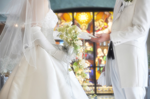 夫がいるのに結婚式!?「レンタル家族」の興味深い世界