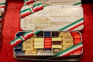 百貨店のクレジットカードを利用する場合、食料品売場やレストランでのポイント還元率に注意