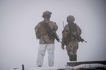 NATOのロシア包囲網、突き崩すプーチン氏