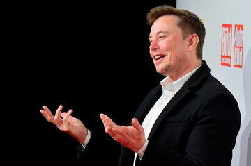 勝ち誇るマスク氏、テスラ株は天井知らず