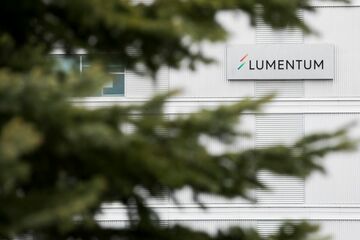 米「レーザー戦争」決着、市場の評価はいかに