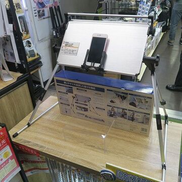 ぐーたらスタイルでスマホ・タブレットが使える「仰向けゴロ寝デスク2」
