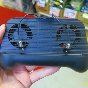 L/Rボタン付きでスマホも充電可能な激安スマホクーラー