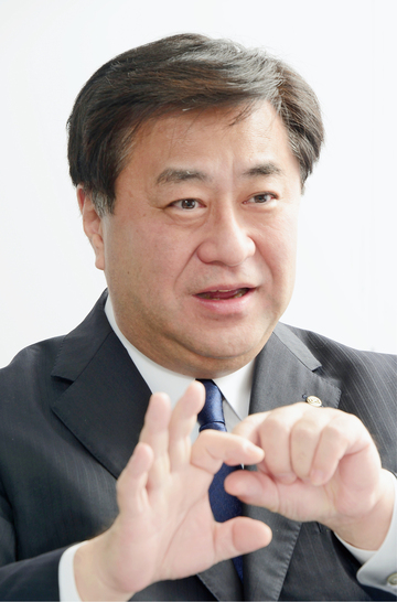 使い捨てコンタクトに新たな基準をもたらす信念と革新のDNAが成長戦略プランを発動