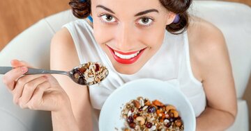 認知症のリスクが上がる…医学研究者が「食べすぎはダメ」と警告する“みんな大好きな健康食”