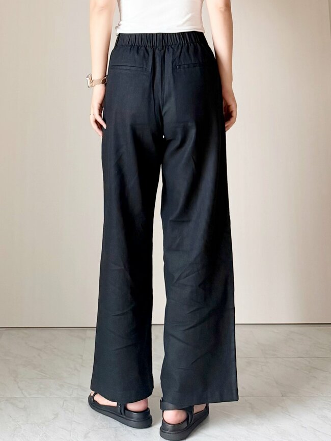 「試着して即決でした」ユニクロの“風を通すパンツ”脚のラインをまるっとカバーできて楽ちん！「思わず2色買い！」「真夏でもストレスなく着用できそう」