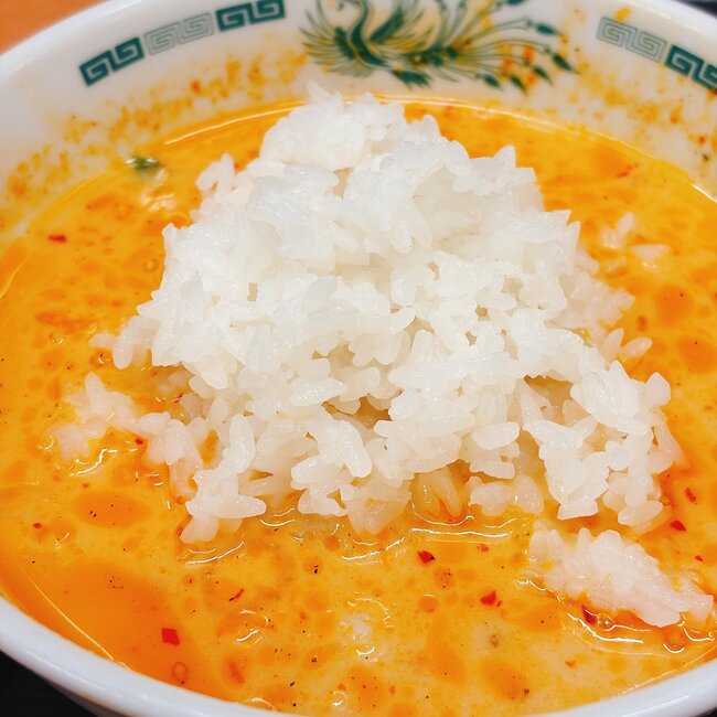 「普通にめちゃうま」「お腹いっぱい」日高屋の“ボリューム満点メニュー”ガッツリ感がたまらない！「900キロカロリーで震えている」