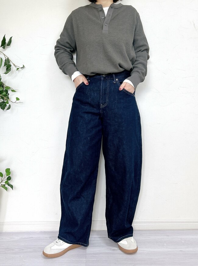 「色違いで3枚買いました」「ほぼ全ての色を持ってる」ユニクロの“1990円トップス”着心地よすぎて手放せない…!「とにかく肌触りがよくて、ストレスなし」