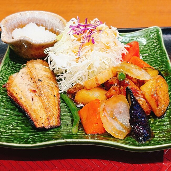 「お腹いっぱいになりました」大戸屋の“わんぱく定食”が食べ応えバツグンすぎる！「天才、最高、ありがとう」「肉と魚と迷う時めっちゃええやん」