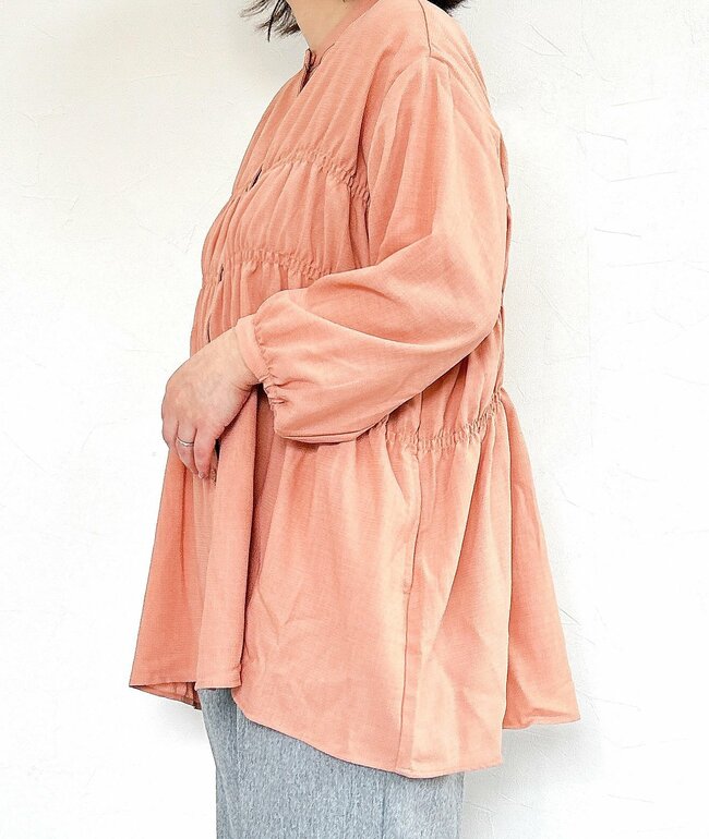 【ワークマン】華やかで大人かわいい！2300円の「着痩せトップス」お尻をまるっと隠せて、体型カバーもばっちり！