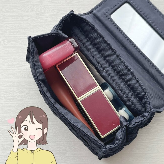 「大容量なのが嬉しい」3COINSの“自立するコスメポーチ”化粧水ボトルも入りました！「高さのある物も立てて収納できる」「旅行などにも最適」