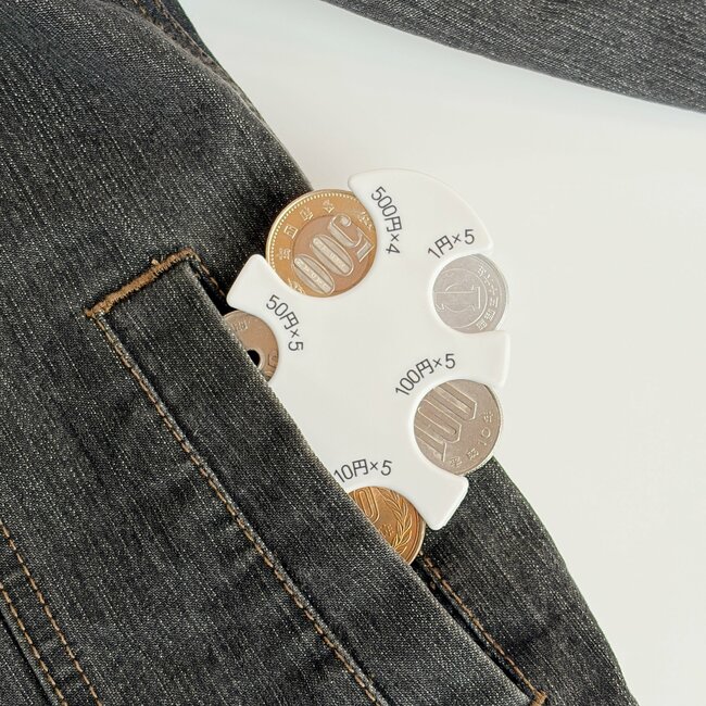 「すぐに小銭が出せる」「お財布がスッキリ」セリアで見つけた”天才コインホルダー”便利すぎて感動した！「コンパクトで使い勝手いい～」