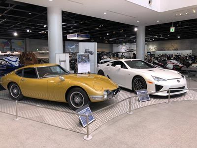 トヨタ2000GTなど、ヤマハがこれまで開発に関わった四輪車の展示