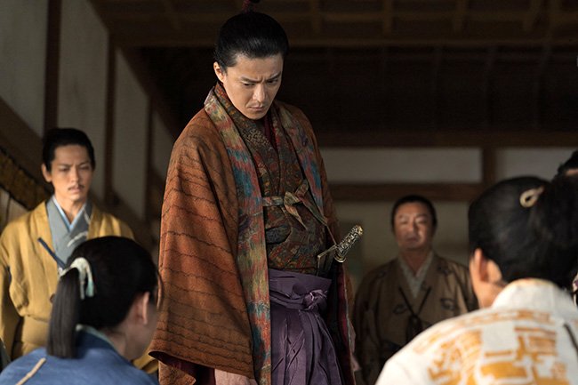 『豊臣兄弟！』第15回より。織田信長（演：小栗旬）（C）NHK