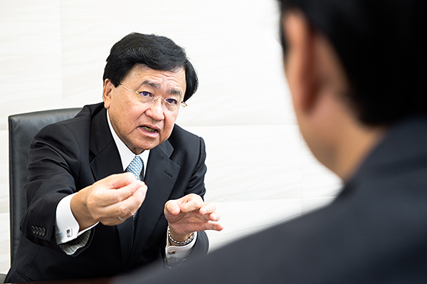 ゆでガエルの意識を変えるのは簡単だ。ヘビを放り込めばいい