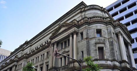 日銀の新型コロナ対策、「できることは何でもやる」に潜む落とし穴