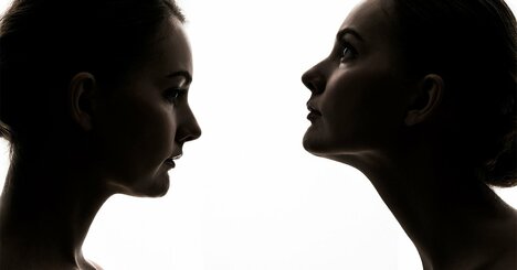 無口な同僚がカラオケで別人に…「どちらも本当の自分」とハーバード人気教授が語る理由