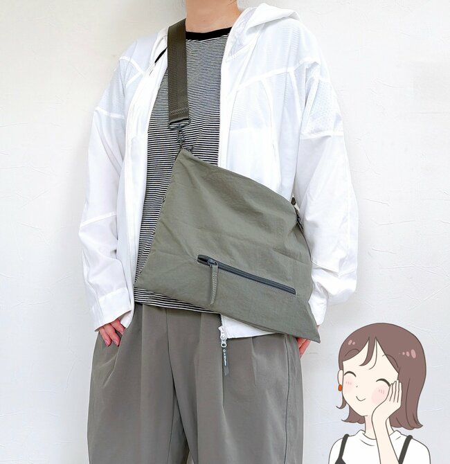 【ワークマン】考えた人、天才では…?1900円の「形が変わるボディバッグ」→荷物が増えたらバッグを大きくできるんです!《購入レビュー》