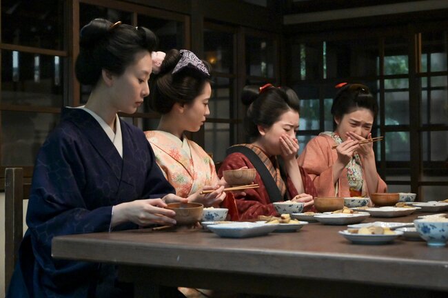 女性は仲が良くなるほど「キツい」？朝ドラ脚本家が“男性が作るセリフ”に抱いた違和感と解決策〈風、薫る第22回〉