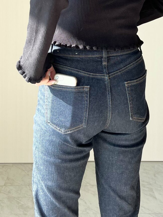 「何回もリピート中」無印良品の“2990円パンツ”がデニムなのに動きやすい!「体型カバーができる」「太ももが綺麗に収まります」