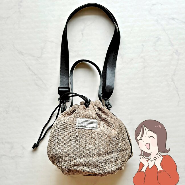 500mlペットボトルや長財布がすっぽり！3COINSの“財布が出しやすいバッグ”2WAYで使えて天才すぎる！《購入レビュー》