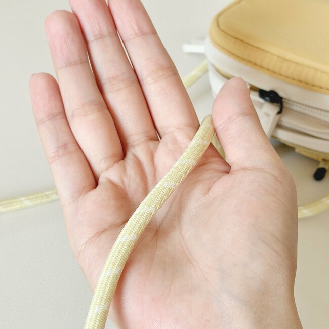 「色・大きさ・形すべて好み」GUの“収納力ばつぐんショルダー”お薬手帳や処方薬がピッタリ入る!「重宝しています」「サッと出かけるのに最適」《購入レビュー》