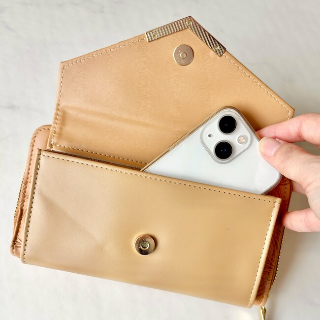 カードや診察券が50枚も入った…！しまむらの“1419円お財布ショルダー”スマホも収納できて天才すぎる！