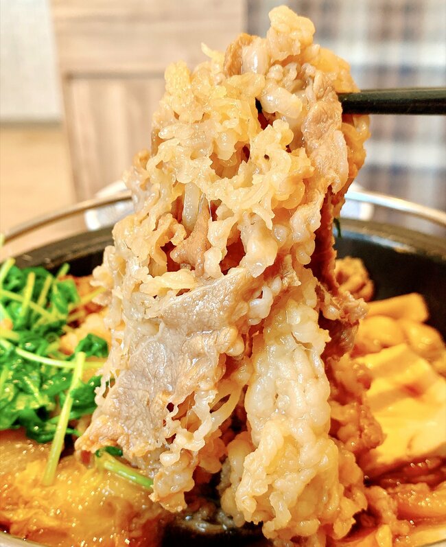 「大盛りご飯4杯いただきました」吉野家の“お肉ドカ盛りメニュー”ご飯おかわり無料なのが嬉しい！「明らかに肉の量が多いわよ」「腹がパッツンパッツンです」《実食レビュー》
