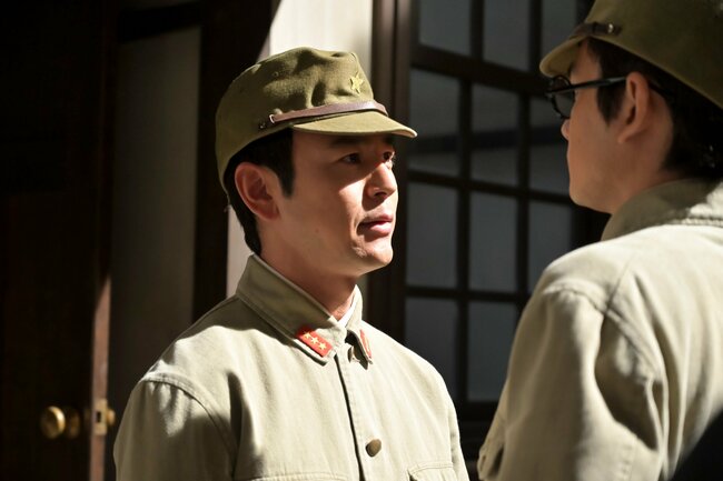 「逃げ回ってもいい、ひきょうだと思われてもいい」→戦時下に駆けつけた登美子(松嶋菜々子)が息子に託した、“らしくない”禁句〈吉田鋼太郎コメント付き〉【あんぱん第50回レビュー】