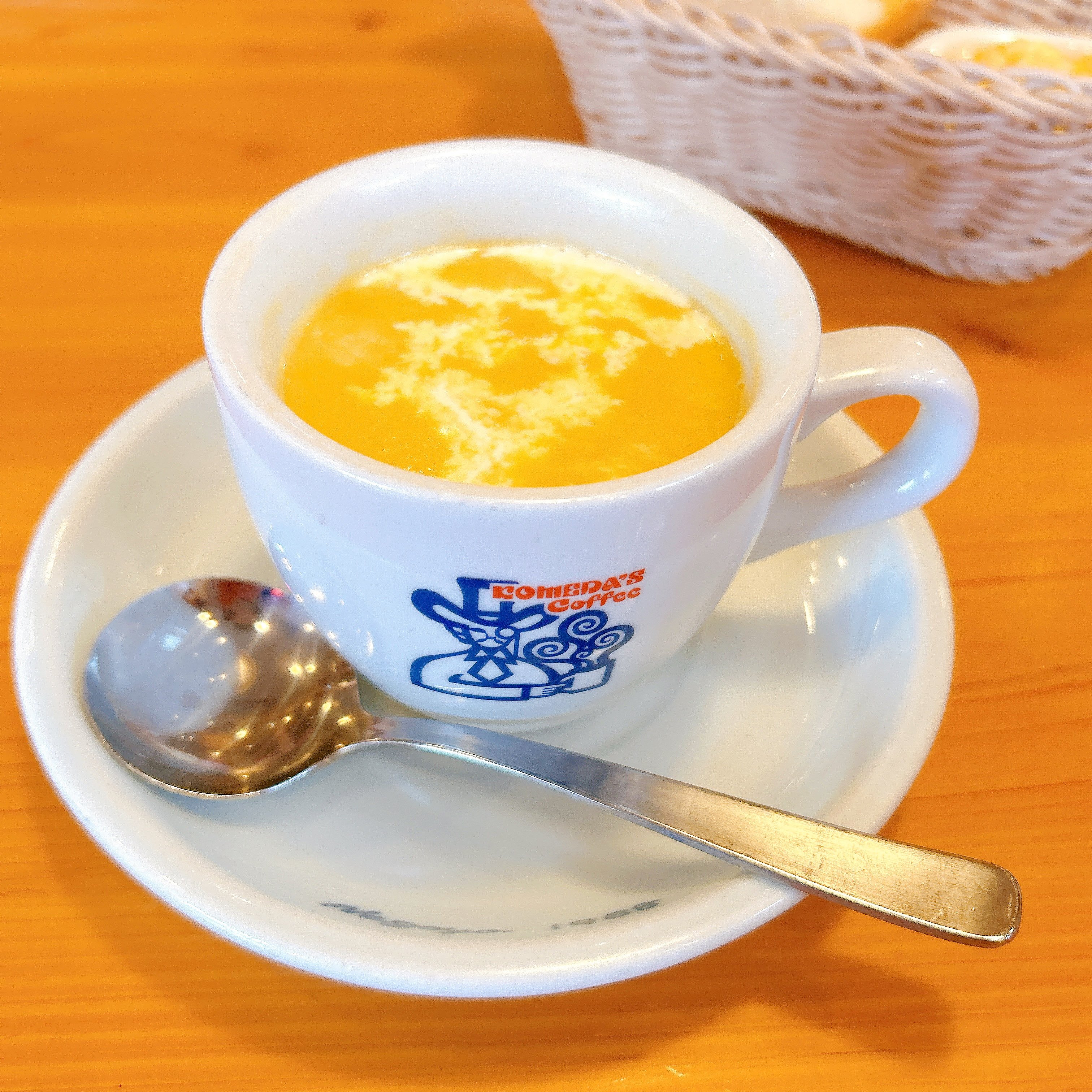 ウマすぎてもっとパンが欲しい!コメダ珈琲の“600円モーニング”濃厚とろっとろで口の中が幸せ!「パンを浸したら最強」「バケツで飲みたいくらい好み」