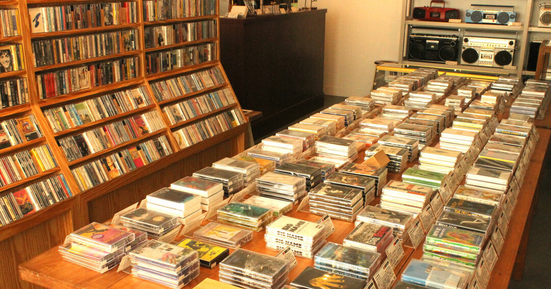 カセットテープ・アナログレコード専門店「waltz」（東京・中目黒）の店内