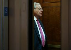 米民主の有力上院議員、汚職で起訴か　司法省