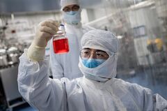 中国、自前ワクチンを5000万人に接種へ 　春節まで