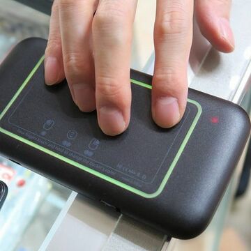 裏面が縦横回転して使えるタッチパッドなミニキーボード