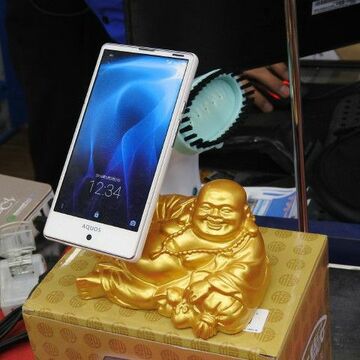 なんともド派手！ 金ピカ仕様の大仏様型スマホスタンド