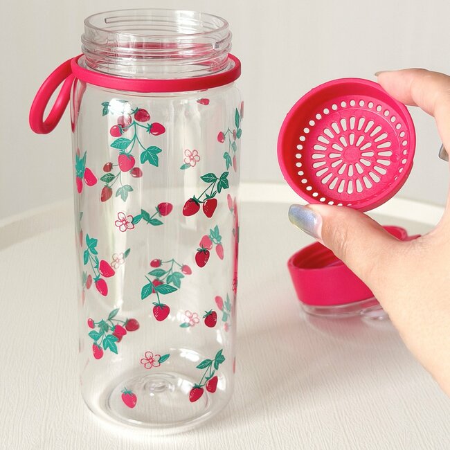 水を飲む量が増えました！アフタヌーンティーの「華やかボトル」イチゴ柄が可愛すぎる！《購入レビュー》