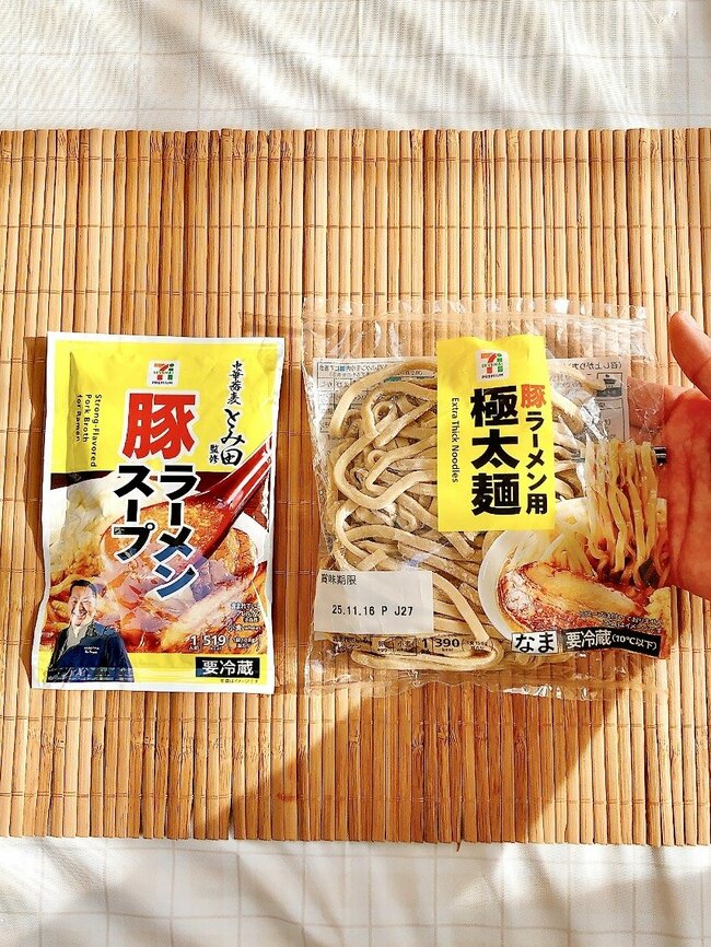 油の量にビビった…!セブンの“お家でつくる二郎系ラーメン”食べ応えがスゴすぎるよ!「二郎好きを落としにきたな」「これは頭ひとつ抜けてますね」