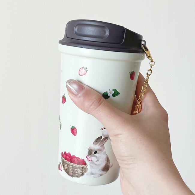 「とにかく可愛いのひとことです！」「一目惚れで購入しました」アフタヌーンティーの“絵本みたいなタンブラー”ふわふわのウサギがかわいすぎる！「視界に入る度にテンションが上がります」