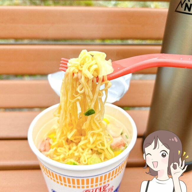 ニトリの“山頂でカップ麺が食えるボトル”の保温力がすごすぎる…!「12時間たってもアツアツです」「キャッチコピーに偽り無し」