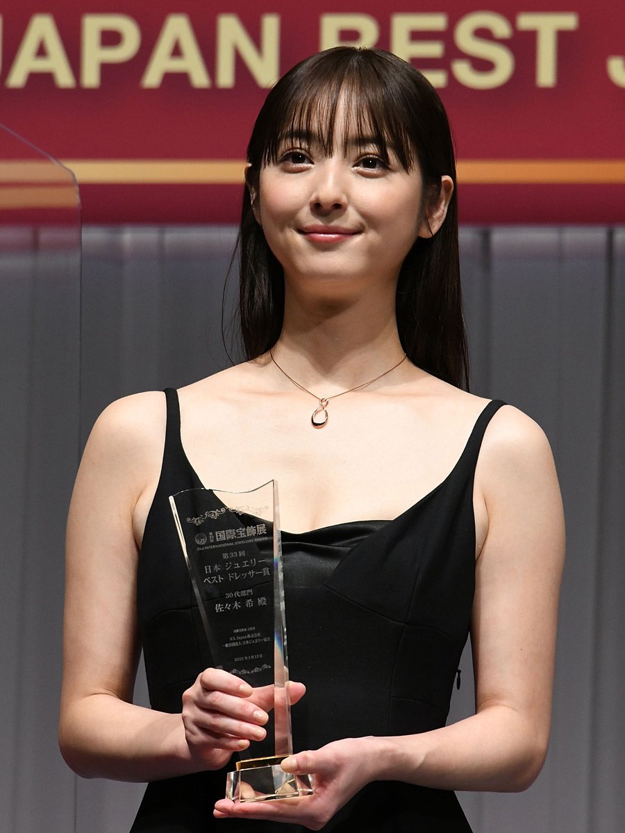 女優の佐々木希