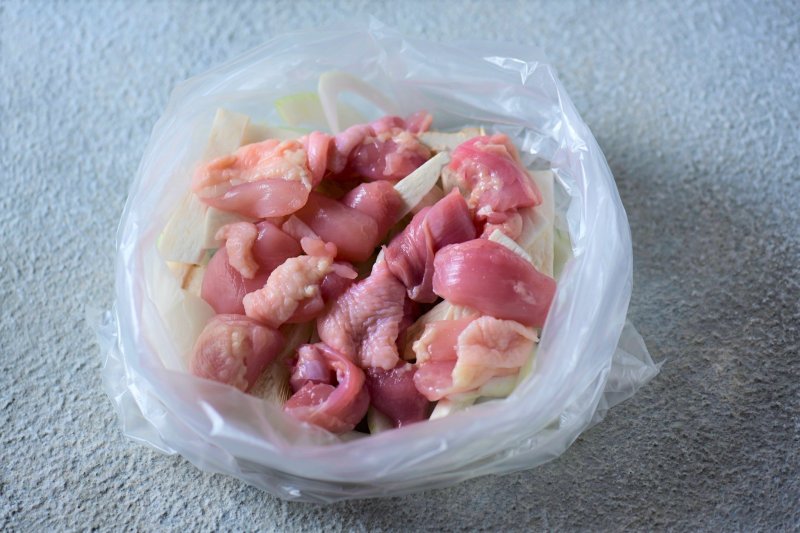 【カンタンなのに極上! レンチンレシピ】<br />具材3つ、袋に入れて、チンするだけ!<br />全部3つのステップで完成する料亭風レシピとは?
