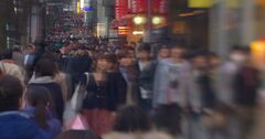 人口の半分が独身に！2035年にやってくる「超ソロ社会」とは？