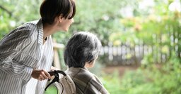 「発見時に呼吸がなかったとしたら、救命措置を望みますか？」→80～90代のホンネとは
