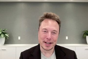 マスク氏、ツイッターを5年以内に再上場するか「分からない」