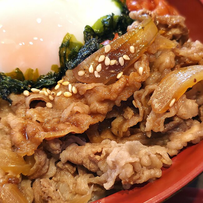 もう普通の牛丼に戻れないよ…すき家の“やみつき限定メニュー”毎日食べたいくらい好き!「おいしすぎるやろ…」「大盛り余裕でぺろりだった」「レギュラーメニューにして欲しい!」【実食レビュー】