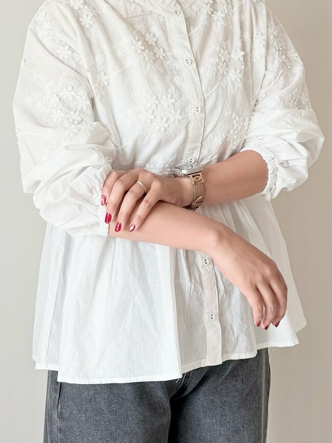 【しまむら】ぽわんとしたシルエットが可愛い!2189円「ふんわりブラウス」二の腕をまるごと隠せてありがたい!《購入レビュー》