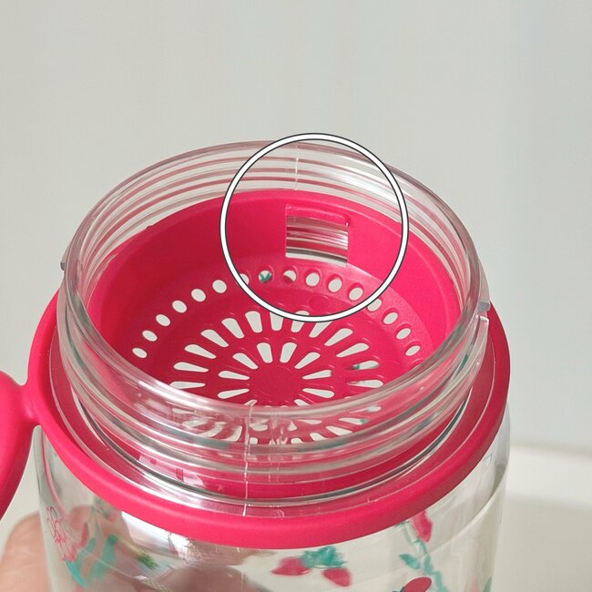 水を飲む量が増えました！アフタヌーンティーの「華やかボトル」イチゴ柄が可愛すぎる！《購入レビュー》